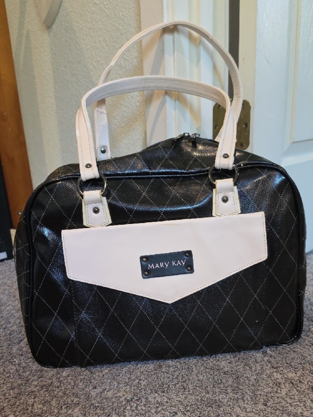 AWESOME LARGE Mary Kay CONSULTANT Black and cream Quilted Cosmetic Carryall